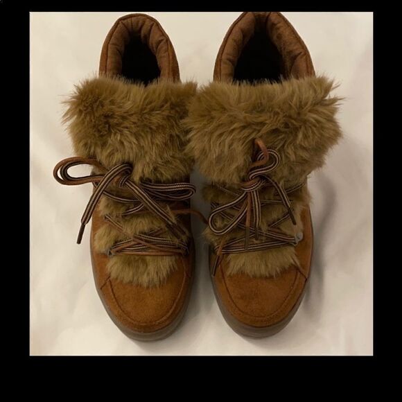 COOLWAY furry high top booties.  NEW - Picture 3 of 8